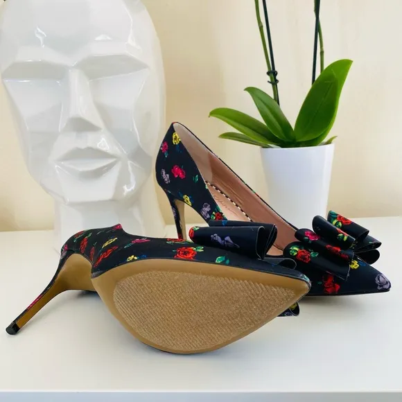 New Betsey Johnson black floral print pointed toe bow heels shoes