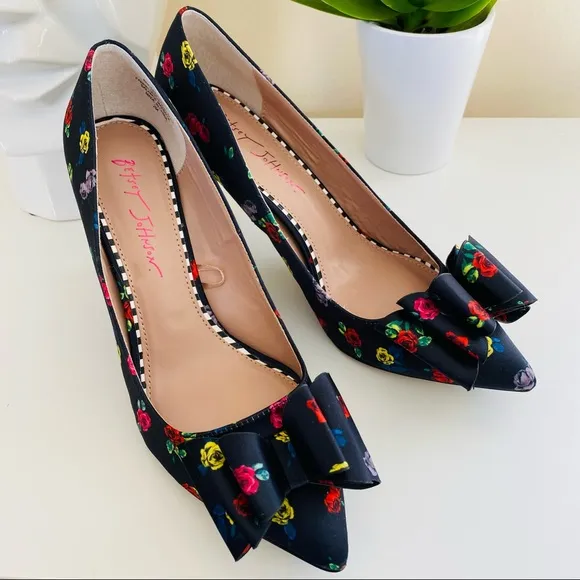 New Betsey Johnson black floral print pointed toe bow heels shoes