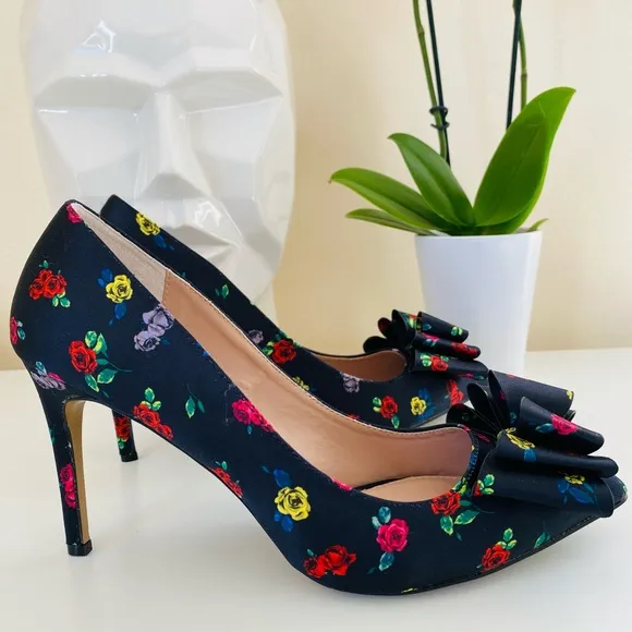 New Betsey Johnson black floral print pointed toe bow heels shoes