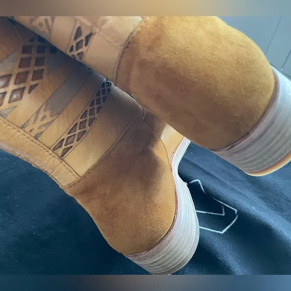 New! Cobra Society Tan Knee-High Boots
