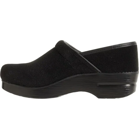 new Dansko Professional Clogs in black 255 4S2