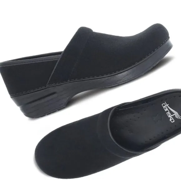 new Dansko Professional Clogs in black 255 4S2