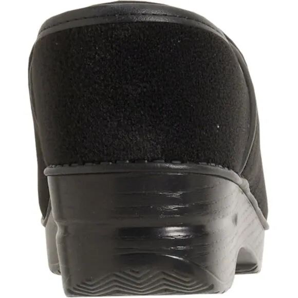 new Dansko Professional Clogs in black 255 4S2