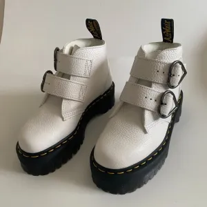 NEW Dr. Martens Women's White Devon Heart Leather Platform Quad Boots Size 6
