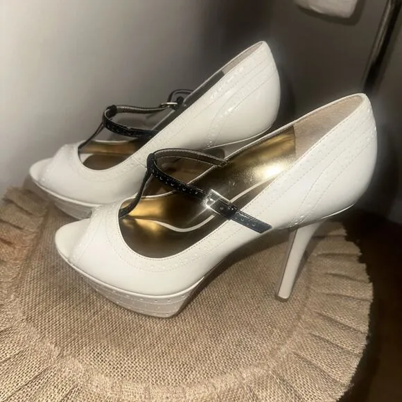 NEW Guess Platform Platform Stiletto Heel Peep Toe Cream Black T Strap Sz 9 NEW