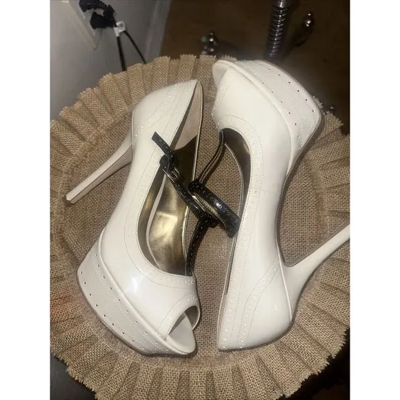 NEW Guess Platform Platform Stiletto Heel Peep Toe Cream Black T Strap Sz 9 NEW
