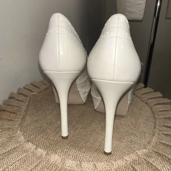 NEW Guess Platform Platform Stiletto Heel Peep Toe Cream Black T Strap Sz 9 NEW