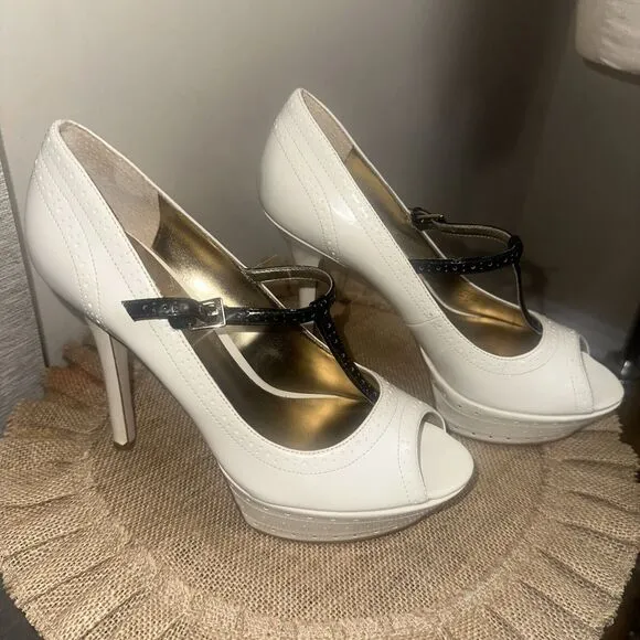 NEW Guess Platform Platform Stiletto Heel Peep Toe Cream Black T Strap Sz 9 NEW