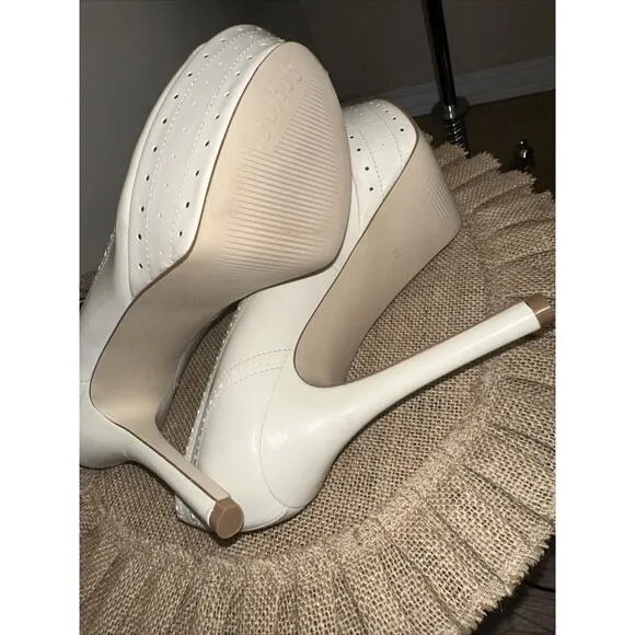 NEW Guess Platform Platform Stiletto Heel Peep Toe Cream Black T Strap Sz 9 NEW
