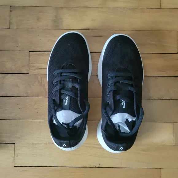 New in Box Allbirds Women's Tree Runner Go Black &amp; White Sneakers, size 8