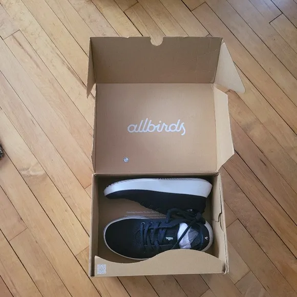 New in Box Allbirds Women's Tree Runner Go Black &amp; White Sneakers, size 8