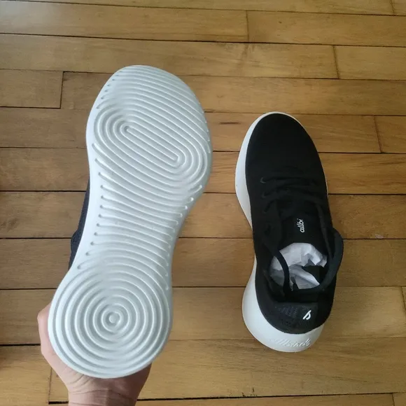 New in Box Allbirds Women's Tree Runner Go Black &amp; White Sneakers, size 8