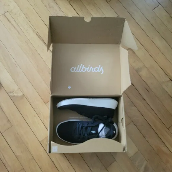 New in Box Allbirds Women's Tree Runner Go Black &amp; White Sneakers, size 8