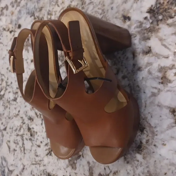 NEW Michael Kors Noelle Leather Platform Sandals SZ 9.5