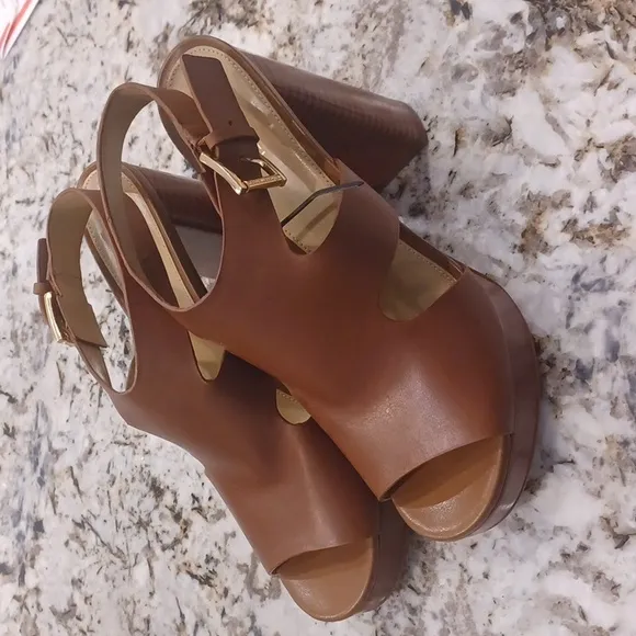 NEW Michael Kors Noelle Leather Platform Sandals SZ 9.5
