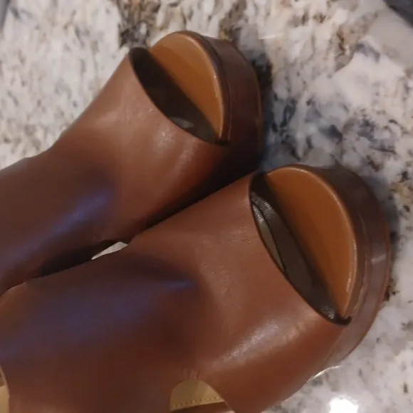 NEW Michael Kors Noelle Leather Platform Sandals SZ 9.5