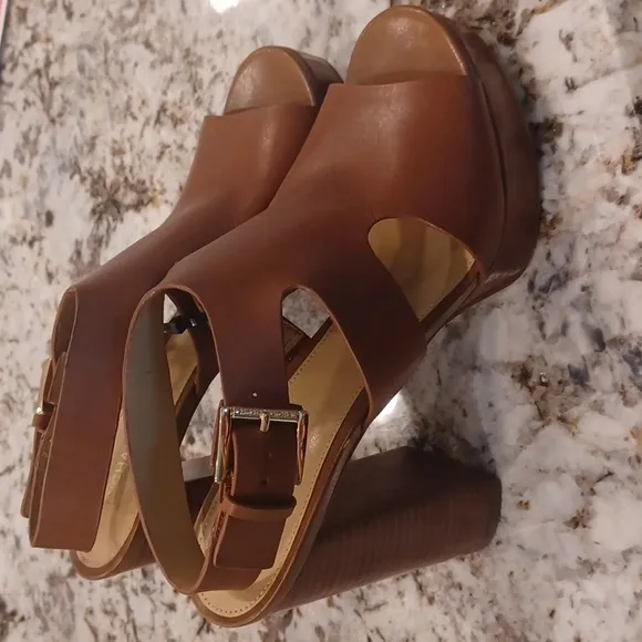NEW Michael Kors Noelle Leather Platform Sandals SZ 9.5