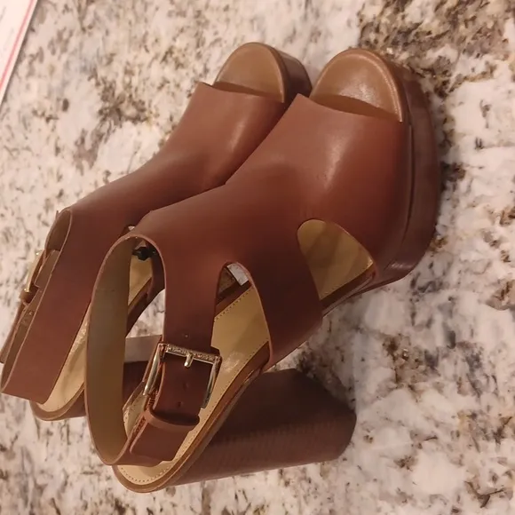 NEW Michael Kors Noelle Leather Platform Sandals SZ 9.5