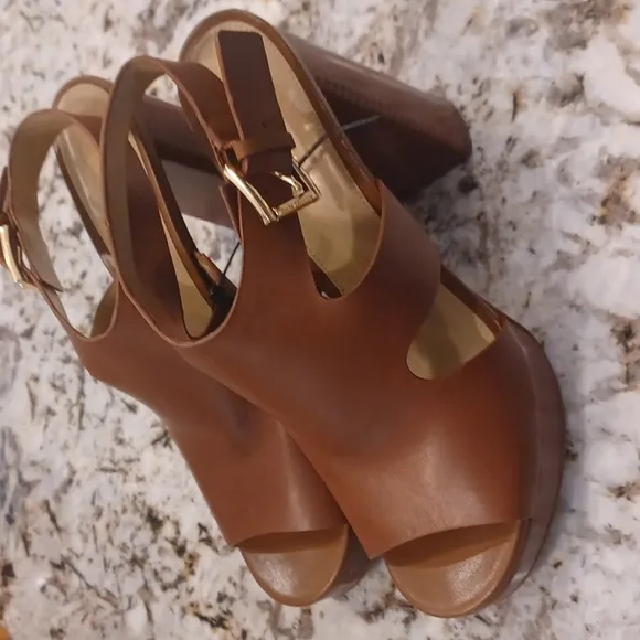 NEW Michael Kors Noelle Leather Platform Sandals SZ 9.5