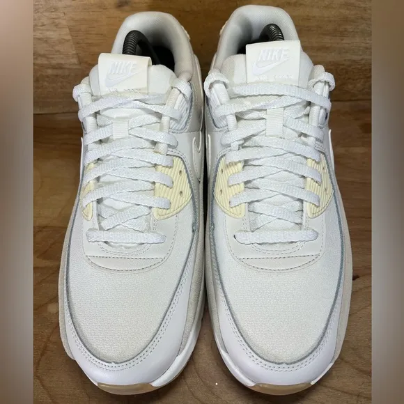 NEW Nike Air Max 90 LV8 Womens Sz 10 Shoes Sneakers White Sail FD4328-100