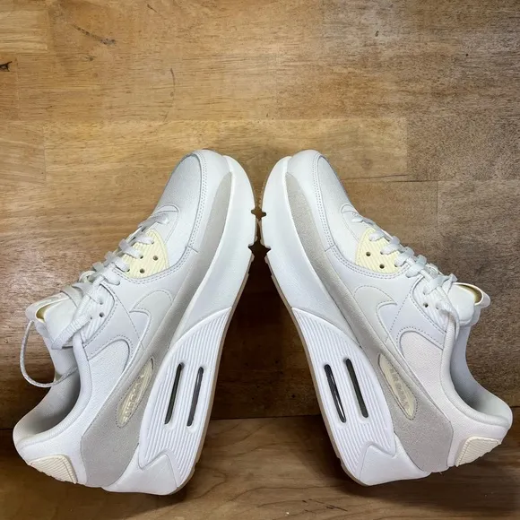 NEW Nike Air Max 90 LV8 Womens Sz 10 Shoes Sneakers White Sail FD4328-100