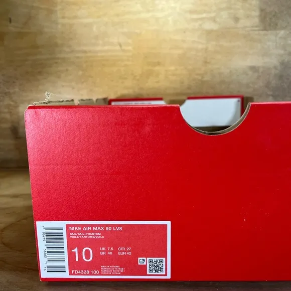 NEW Nike Air Max 90 LV8 Womens Sz 10 Shoes Sneakers White Sail FD4328-100