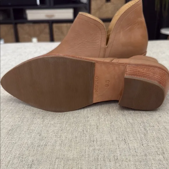 New! Nisolo Women's Tan Leather Ankle Boots