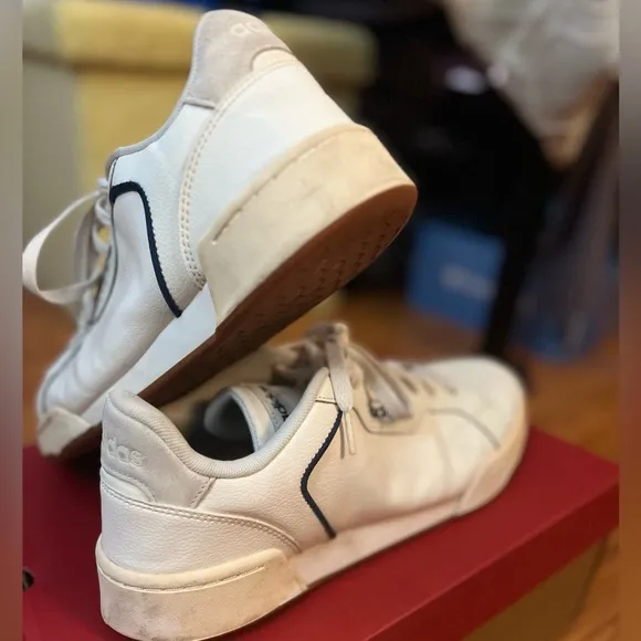 New out of box men’s size 10, Adidas shoes, classic style white