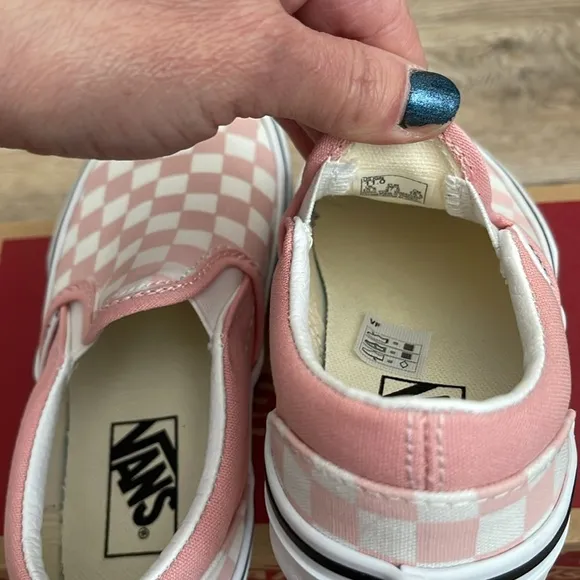 New pink &amp; white Vans classic slip on checkered shoes 11 kids