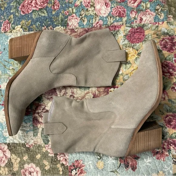 NEW SILENT D munchy bootie in dark taupe suede Size 40 Anthro Boots