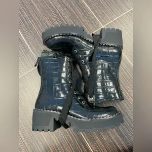 NEW StellaLuna Black Polished Croc Embossed Lace Up Boots