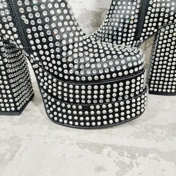 NEW Steve Madden Black Cobra Rhinestones Ankle Platform Boots F820