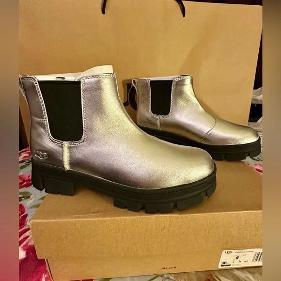 New UGG Ashton Chelsea Leather Boots