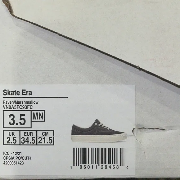 New VANS Skate Era in Raven / Marshmallow