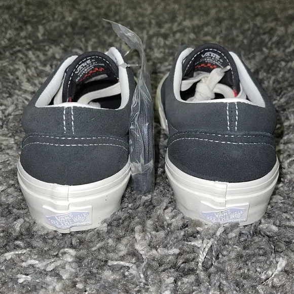 New VANS Skate Era in Raven / Marshmallow