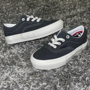 New VANS Skate Era in Raven / Marshmallow