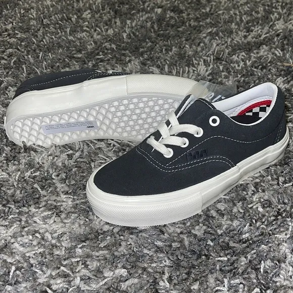New VANS Skate Era in Raven / Marshmallow
