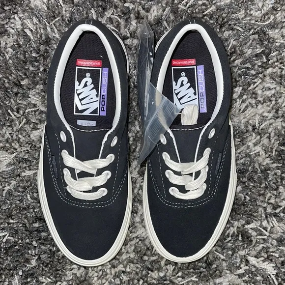 New VANS Skate Era in Raven / Marshmallow
