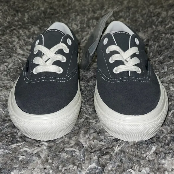 New VANS Skate Era in Raven / Marshmallow