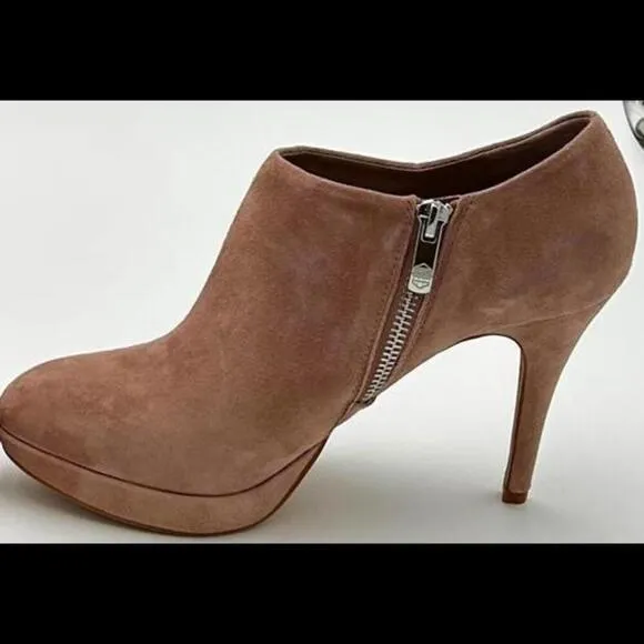 NEW! Vince Camuto Elvin Light Pink Suede Leather Stiletto Heels Booties Sz 8