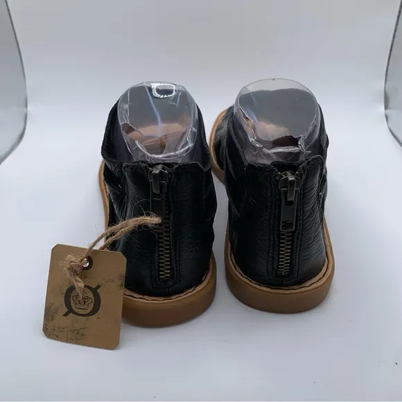 New Women's Born Iwa Woven NWT black leather size 7M sandals 1732