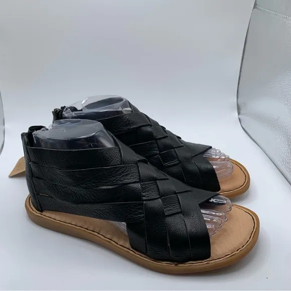 New Women's Born Iwa Woven NWT black leather size 7M sandals 1732
