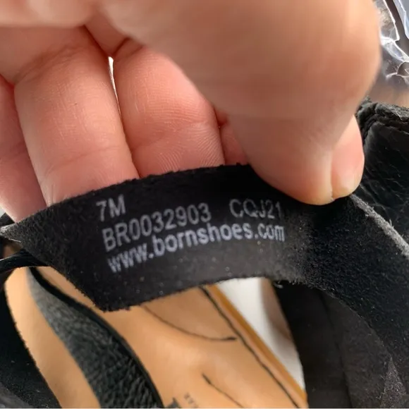 New Women's Born Iwa Woven NWT black leather size 7M sandals 1732