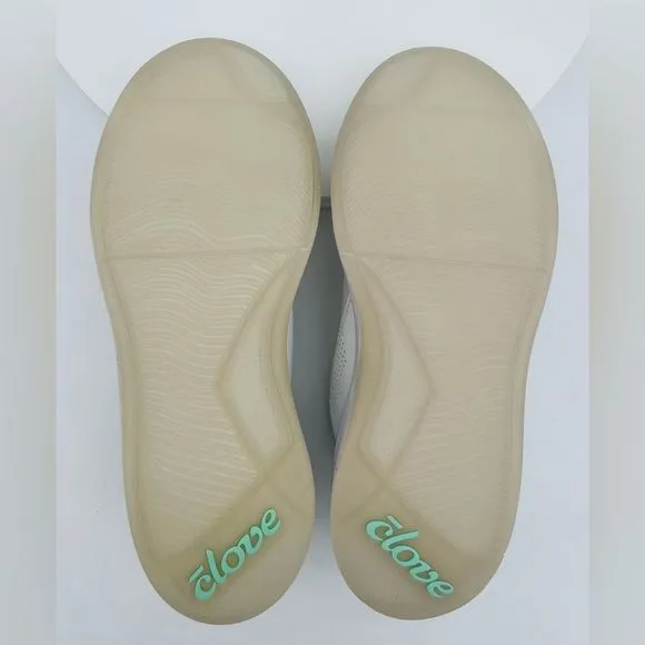 New with light visible creasing, CLOVE Classic 2021 Brilliant White