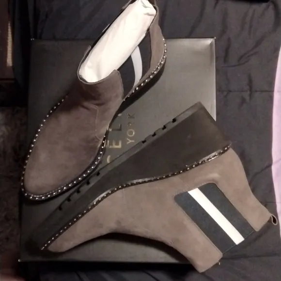 NIB CECELIA NEW YORK GEMMA BOOTIES Size 9 1/2 GRAY