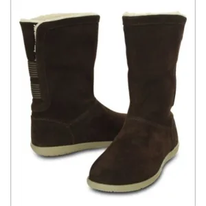 NIB Crocs Women's Adela Foldover Fuzz Snow Boot, Mahogany/ Khaki - Size 6  ***It