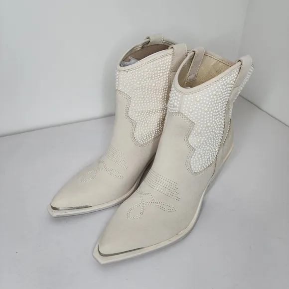 NIB Dolce Vita Nashe Women's Off White Pearl Ankle Boots Size 8