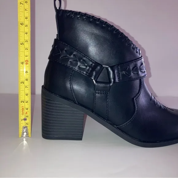 NIB Frye and Co Black Palma Western Cowboy Heel Booties Boho Designer Boots 6.5