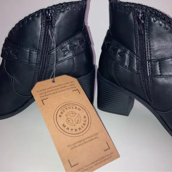 NIB Frye and Co Black Palma Western Cowboy Heel Booties Boho Designer Boots 6.5