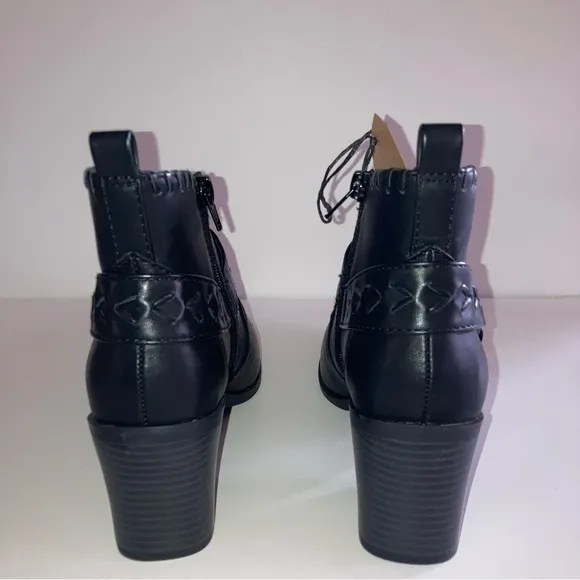 NIB Frye and Co Black Palma Western Cowboy Heel Booties Boho Designer Boots 6.5